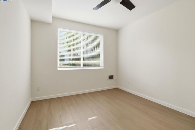 3090 Glascock Street 102, Oakland, CA 94601