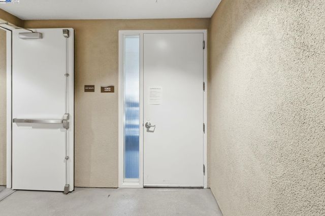 3090 Glascock Street 102, Oakland, CA 94601