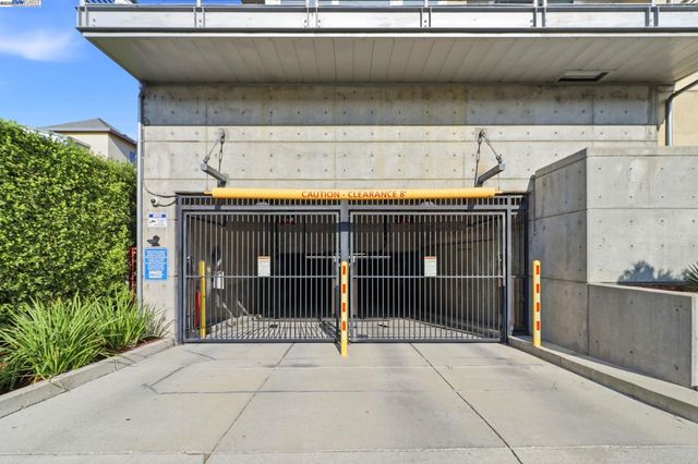 3090 Glascock Street 102, Oakland, CA 94601