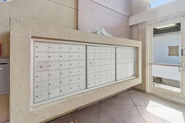 3090 Glascock Street 102, Oakland, CA 94601