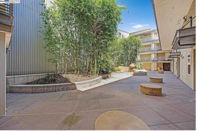 3090 Glascock Street 102, Oakland, CA 94601