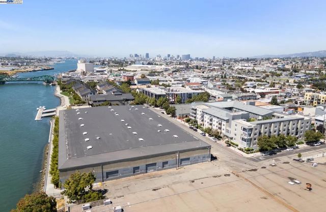 3090 Glascock Street 102, Oakland, CA 94601