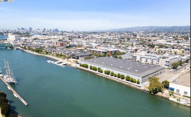 3090 Glascock Street 102, Oakland, CA 94601