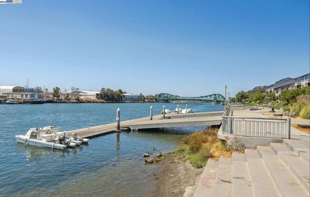 3090 Glascock Street 102, Oakland, CA 94601