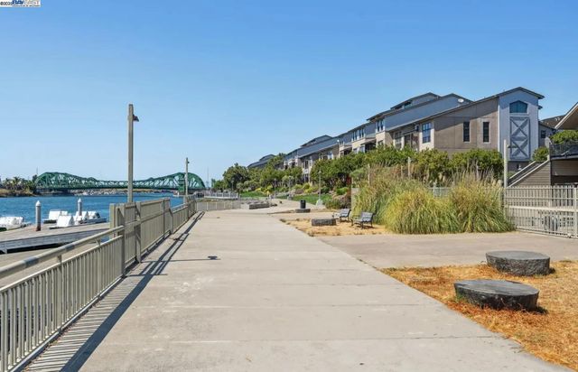 3090 Glascock Street 102, Oakland, CA 94601