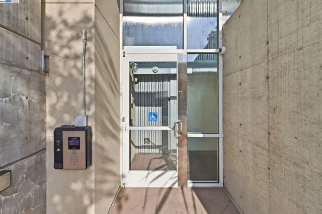 3090 Glascock Street 102, Oakland, CA 94601