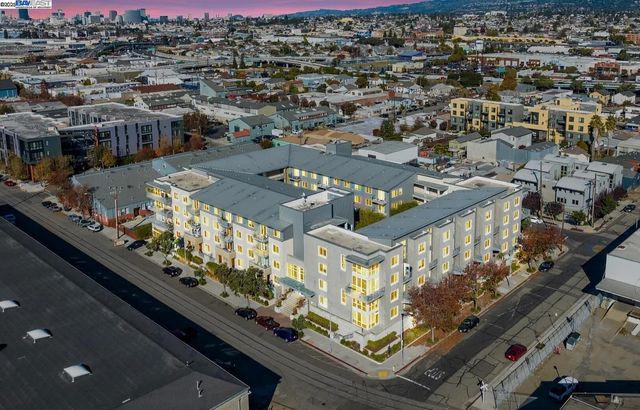 3090 Glascock Street 102, Oakland, CA 94601