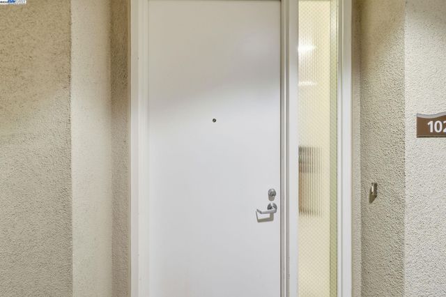 3090 Glascock Street 102, Oakland, CA 94601