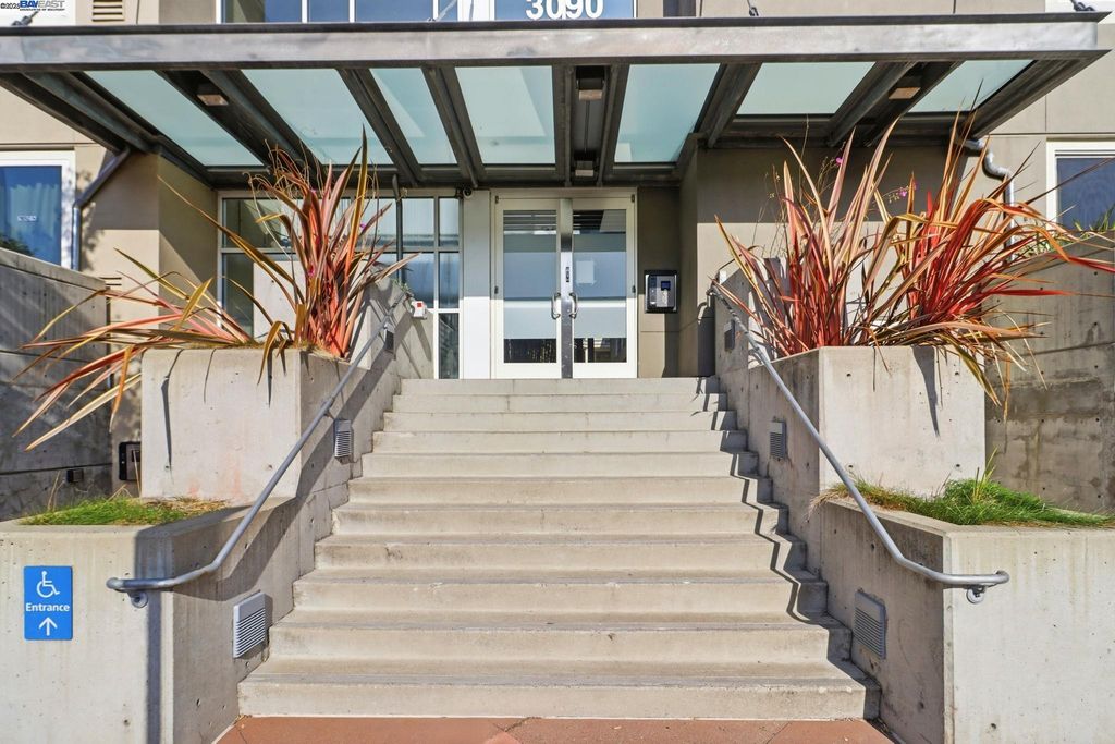 3090 Glascock Street 102, Oakland, CA 94601