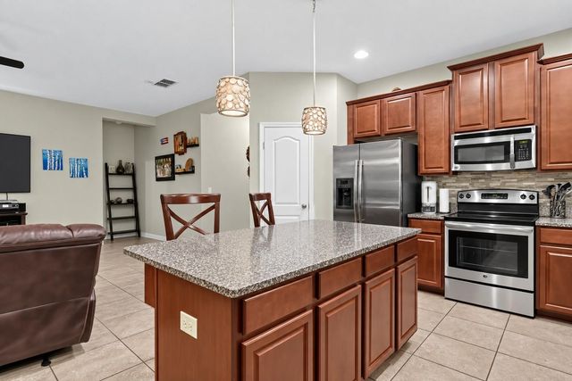225 LAKESHORE DRIVE, Davenport, FL 33837