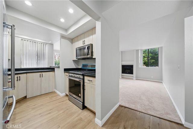 7826 Topanga Canyon Boulevard 218, Canoga Park, CA 91304
