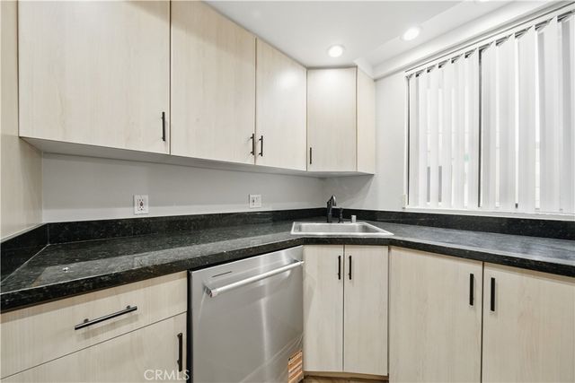7826 Topanga Canyon Boulevard 218, Canoga Park, CA 91304
