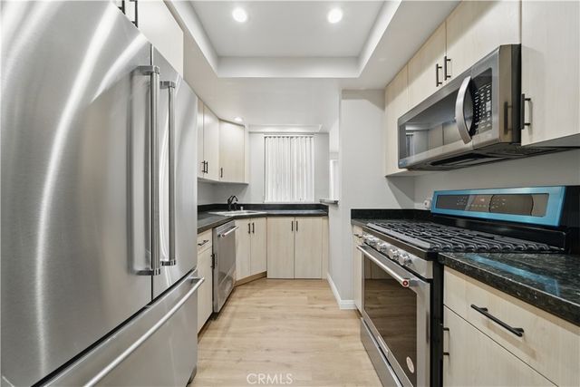 7826 Topanga Canyon Boulevard 218, Canoga Park, CA 91304