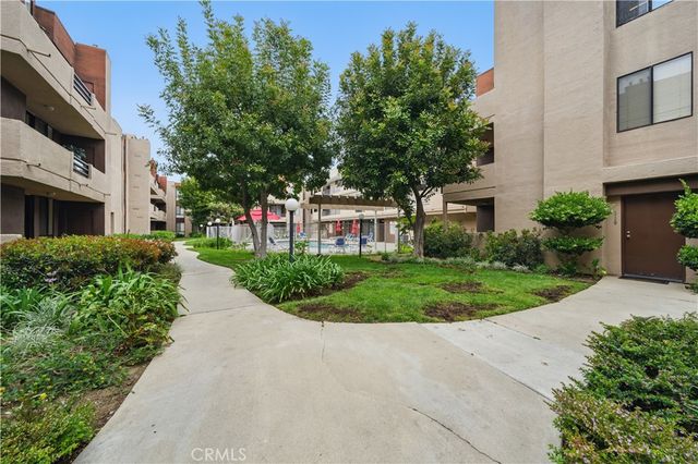 7826 Topanga Canyon Boulevard 218, Canoga Park, CA 91304