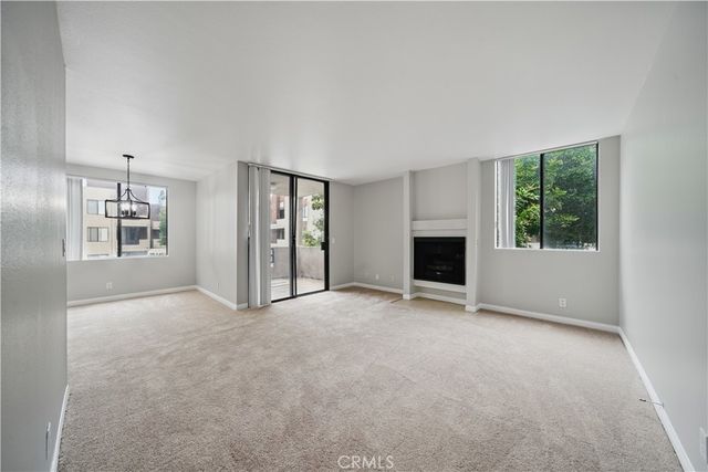 7826 Topanga Canyon Boulevard 218, Canoga Park, CA 91304