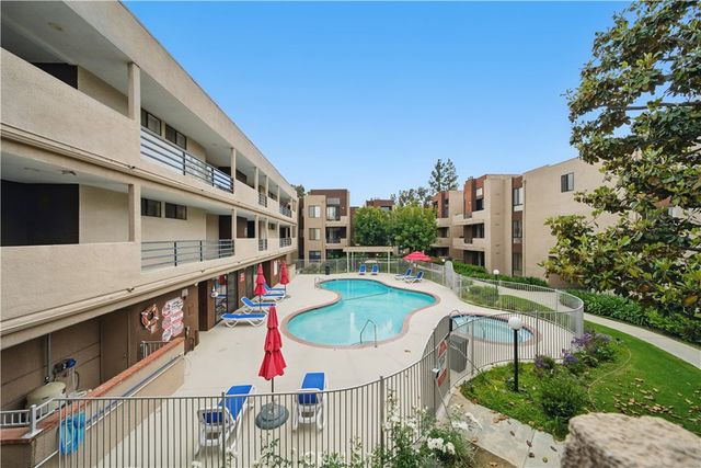 7826 Topanga Canyon Boulevard 218, Canoga Park, CA 91304