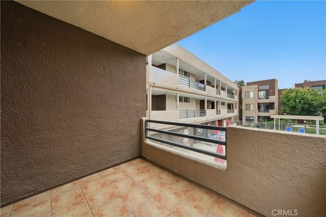 7826 Topanga Canyon Boulevard 218, Canoga Park, CA 91304