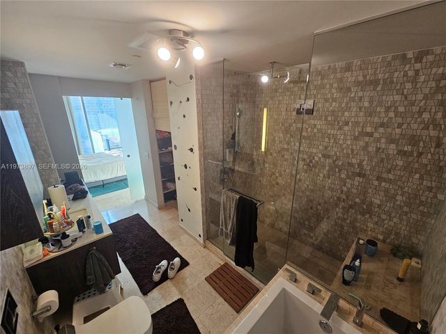 68 SE 6th St 1806, Miami, FL 33131