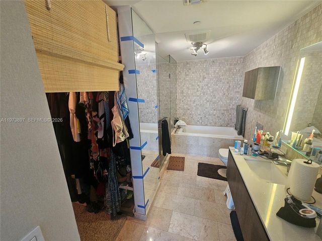 68 SE 6th St 1806, Miami, FL 33131