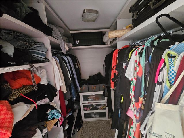 68 SE 6th St 1806, Miami, FL 33131