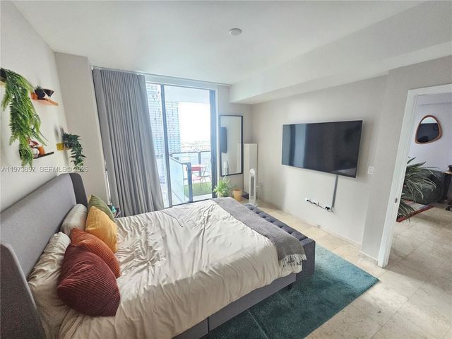 68 SE 6th St 1806, Miami, FL 33131