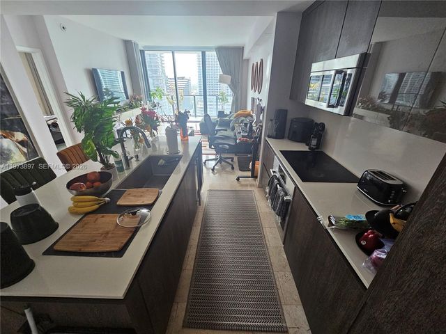 68 SE 6th St 1806, Miami, FL 33131