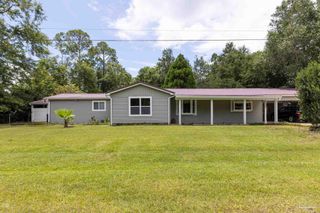 5271 Suwanee St, Milton, FL 32583