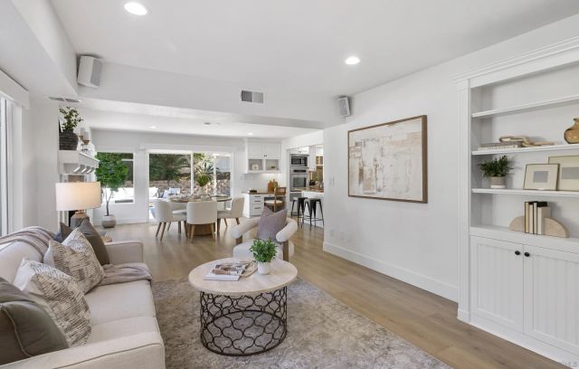 2518 Caminito La Paz, La Jolla, CA 92037