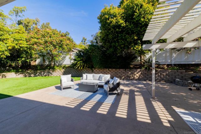 2518 Caminito La Paz, La Jolla, CA 92037