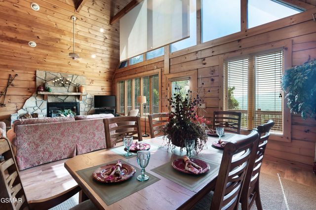 1266 Bear Cub Way, Gatlinburg, TN 37738