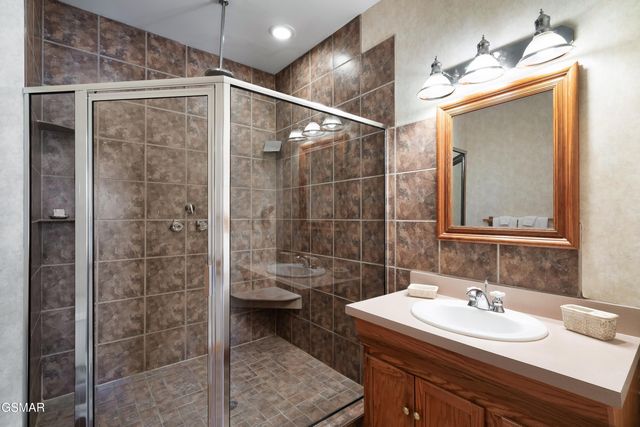 1266 Bear Cub Way, Gatlinburg, TN 37738