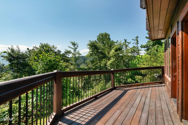 1266 Bear Cub Way, Gatlinburg, TN 37738
