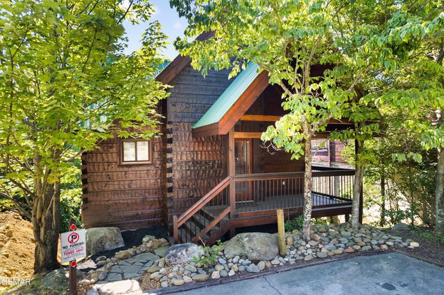 1266 Bear Cub Way, Gatlinburg, TN 37738