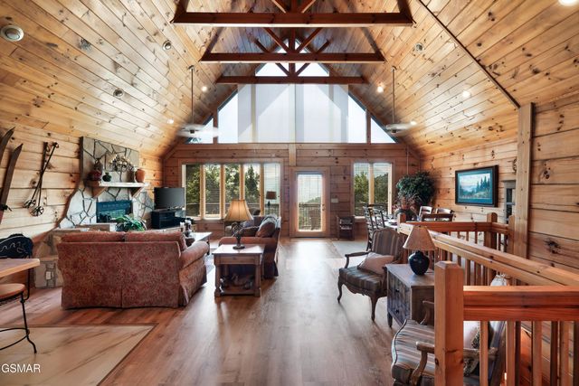 1266 Bear Cub Way, Gatlinburg, TN 37738