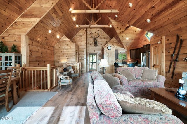 1266 Bear Cub Way, Gatlinburg, TN 37738