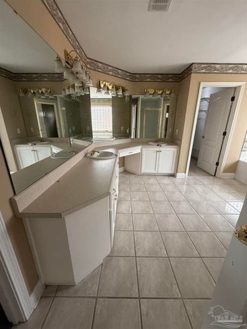 7416 San Ramon Dr, Milton, FL 32583