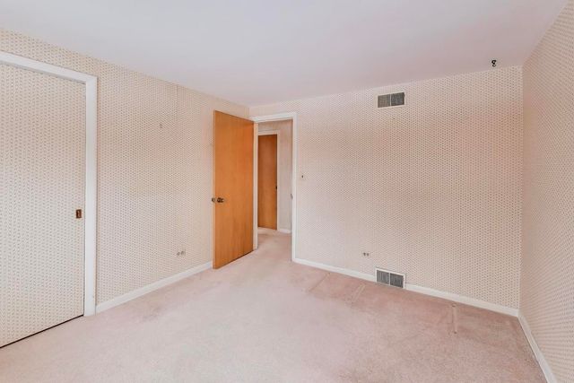 2537 Pick Drive, Glenview, IL 60025