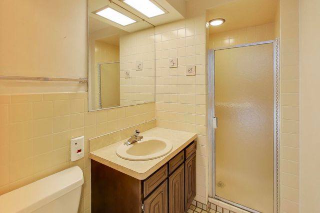 2537 Pick Drive, Glenview, IL 60025