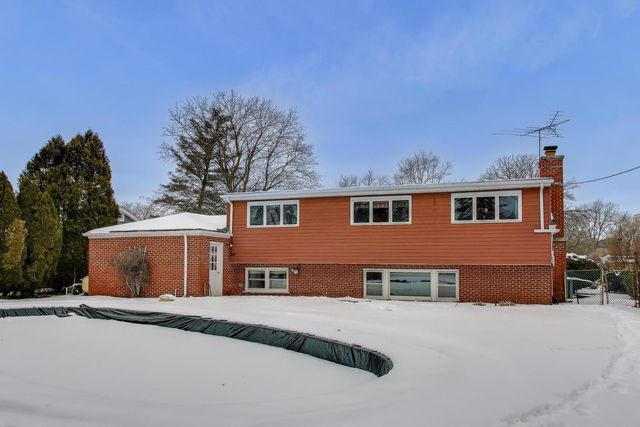 2537 Pick Drive, Glenview, IL 60025