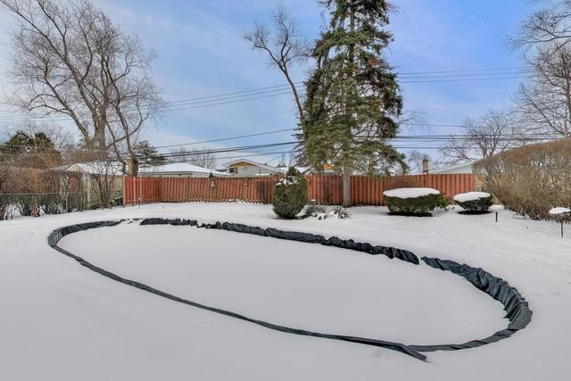 2537 Pick Drive, Glenview, IL 60025