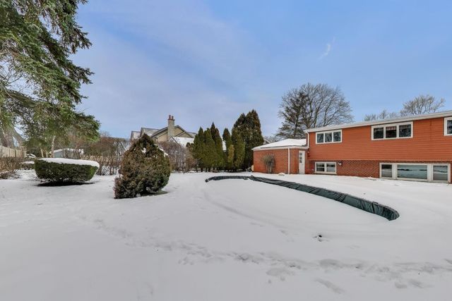 2537 Pick Drive, Glenview, IL 60025