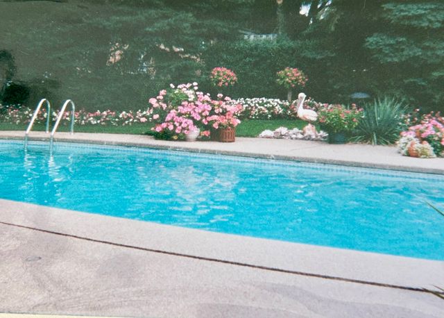 2537 Pick Drive, Glenview, IL 60025