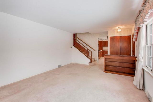 2537 Pick Drive, Glenview, IL 60025