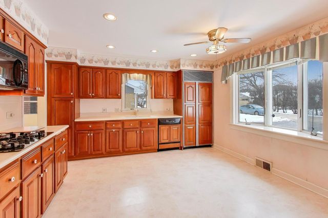 2537 Pick Drive, Glenview, IL 60025