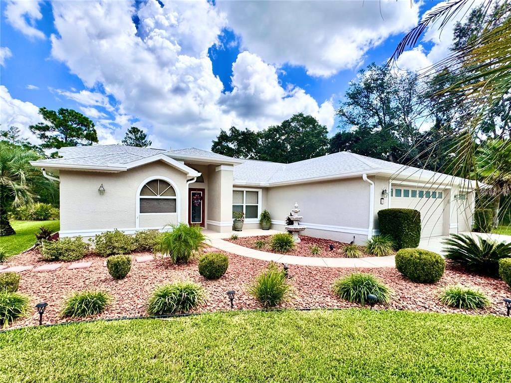 Image 3 of property listing at 10 EUPHORBIA COURT, Homosassa, FL 34446