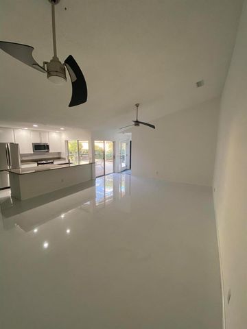 2102 Appleton Court, Palm Beach Gardens, FL 33403