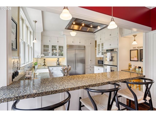 1060 W 17TH Ave, Eugene, OR 97402