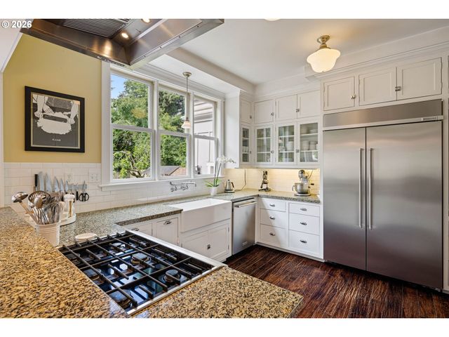 1060 W 17TH Ave, Eugene, OR 97402