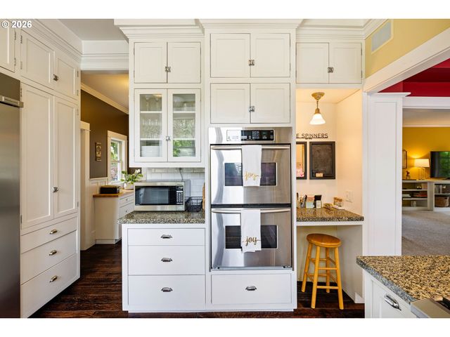 1060 W 17TH Ave, Eugene, OR 97402