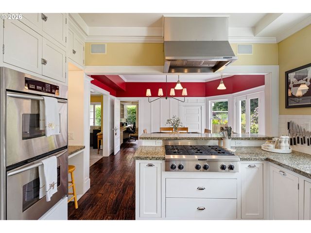 1060 W 17TH Ave, Eugene, OR 97402